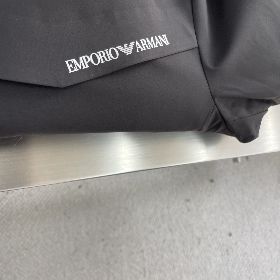 -EA 阿玛泥 25年冬装新款羽绒服简约时尚通勤羽绒服 顶级进口锦纶面料 质感很轻柔 超级好版型 上身超