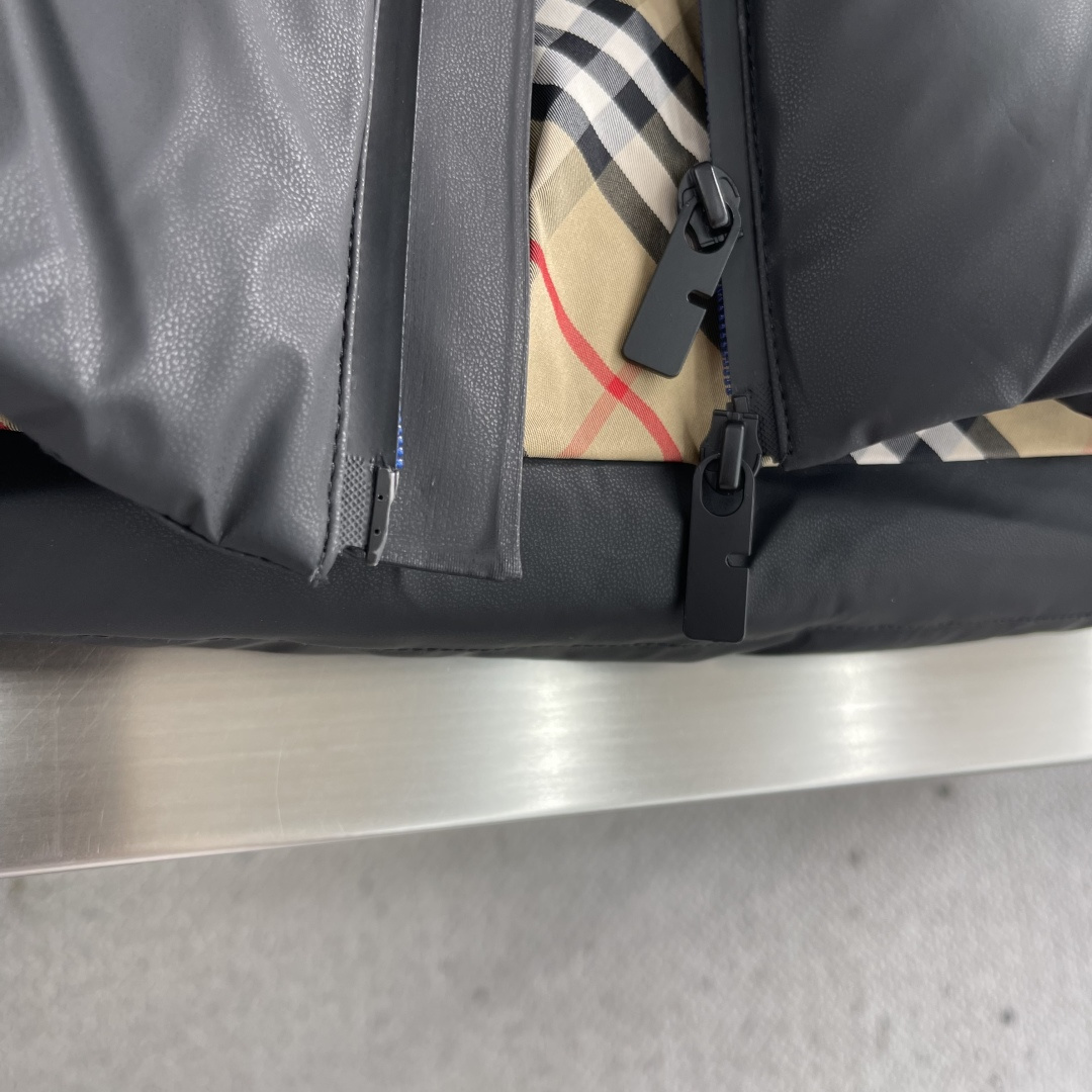 -BBR 2025秋冬新款 连帽压胶面包款羽绒服 男女情侣款 冬日御寒美学 蓝标奢牌细节的仪式感」 一抹