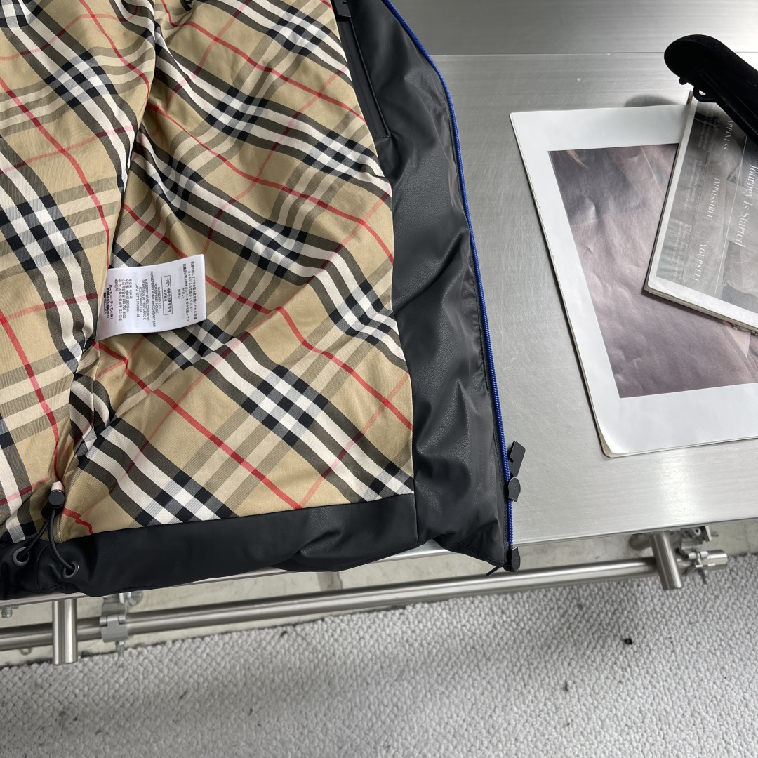 -BBR 2025秋冬新款 连帽压胶面包款羽绒服 男女情侣款 冬日御寒美学 蓝标奢牌细节的仪式感」 一抹