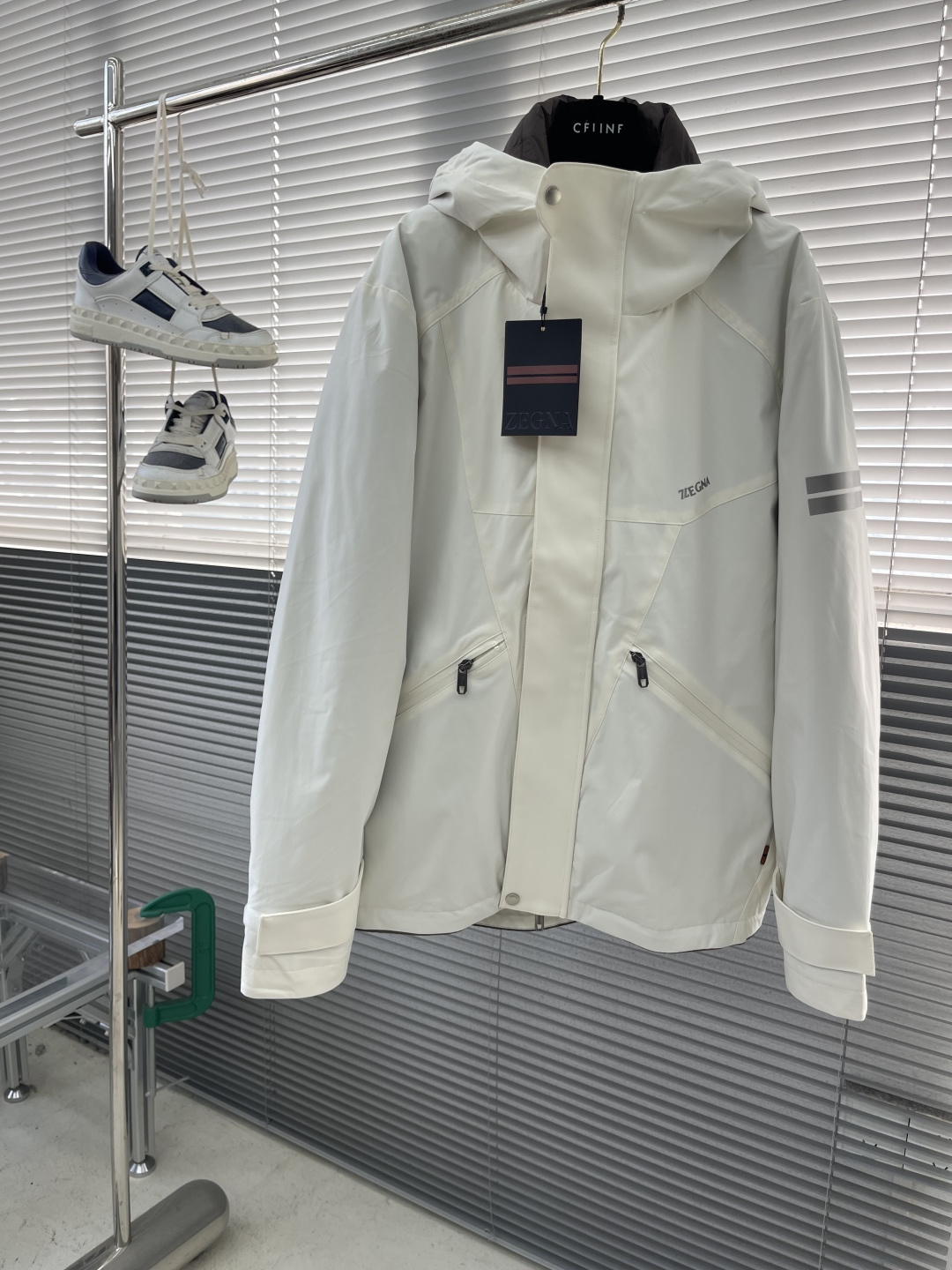 -Z ZEGN 25年冬装新款冲锋衣羽绒服非常期待的一款来袭！高性能面料，轻盈透气又能兼备防风防水！无缝