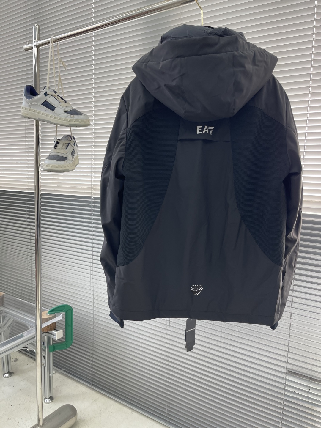 -EA 阿玛泥 25年冬装新款羽绒服简约时尚通勤羽绒服 顶级进口锦纶面料 质感很轻柔 超级好版型 上身超