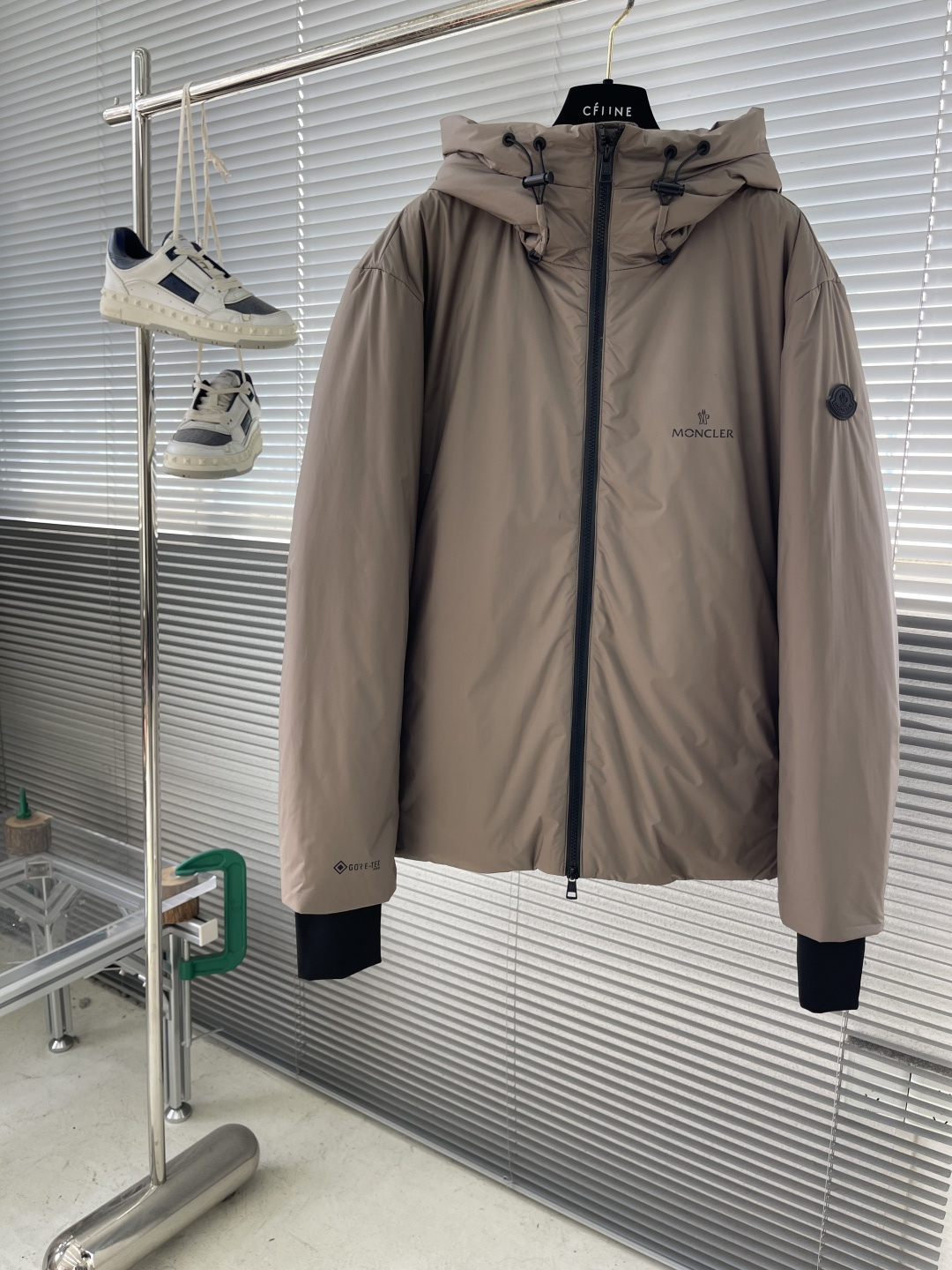 -mon 轻薄新款男士连帽休闲羽绒服！贸易公司订单DABOS男士羽绒的灵感来住经典的Paninari,男