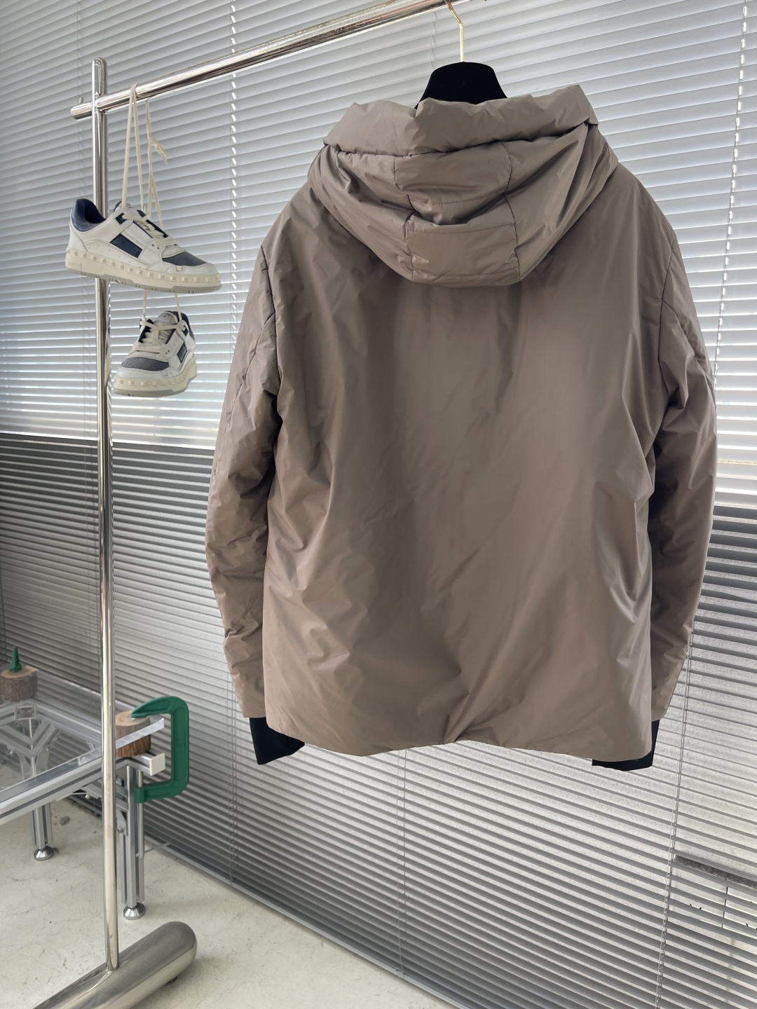 -mon 轻薄新款男士连帽休闲羽绒服！贸易公司订单DABOS男士羽绒的灵感来住经典的Paninari,男