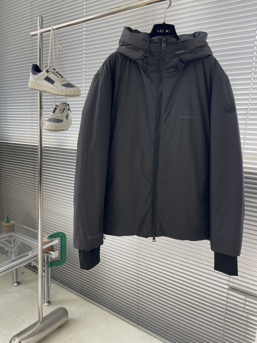 -mon 轻薄新款男士连帽休闲羽绒服！贸易公司订单DABOS男士羽绒的灵感来住经典的Paninari,男