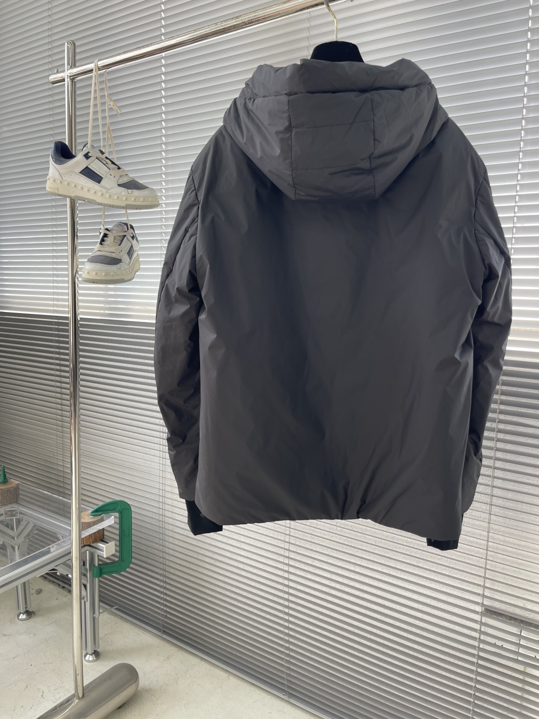 -mon 轻薄新款男士连帽休闲羽绒服！贸易公司订单DABOS男士羽绒的灵感来住经典的Paninari,男