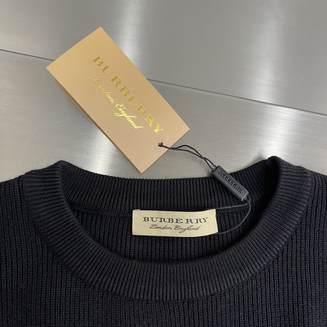 -BBR 2025aw秋冬新款圆领指针衫。采用羊毛混纺针织衫加厚毛衣，精致简洁大方logo点缀设计 没有