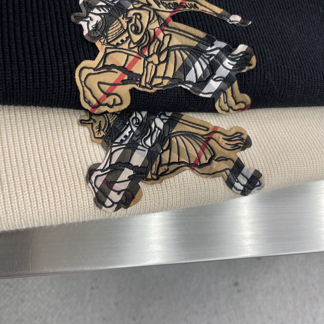 -BBR 2025aw秋冬新款圆领指针衫。采用羊毛混纺针织衫加厚毛衣，精致简洁大方logo点缀设计 没有