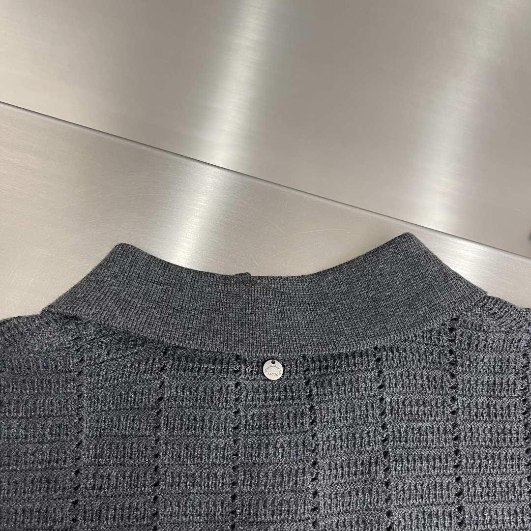 -LOEW 25fw新款开衫毛衣，上身宽松。纱线采用细针织法，上身舒适，不挑身材 男女同款，秋冬毛衣，是