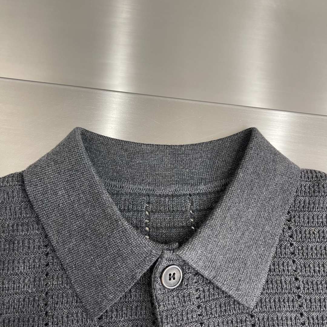 -LOEW 25fw新款开衫毛衣，上身宽松。纱线采用细针织法，上身舒适，不挑身材 男女同款，秋冬毛衣，是