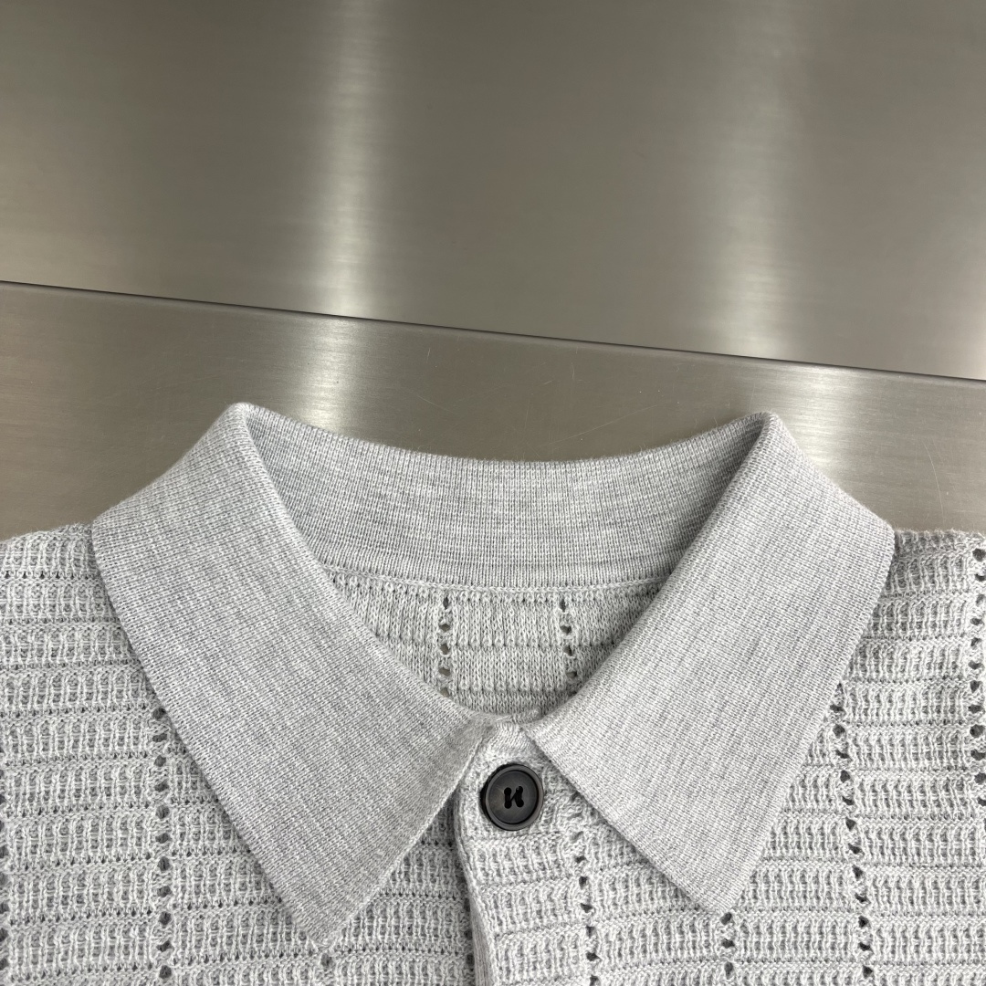 -LOEW 25fw新款开衫毛衣，上身宽松。纱线采用细针织法，上身舒适，不挑身材 男女同款，秋冬毛衣，是