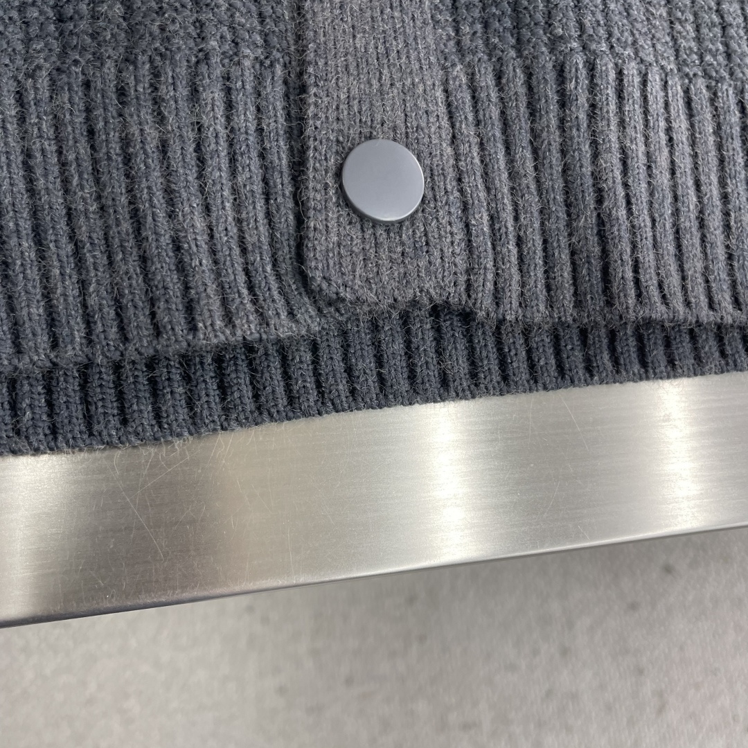 -MM6 马吉拉 25fw新款开衫，上身宽松。纱线采用细针织法，上身舒适，不挑身材 男女同款，秋冬毛衣，