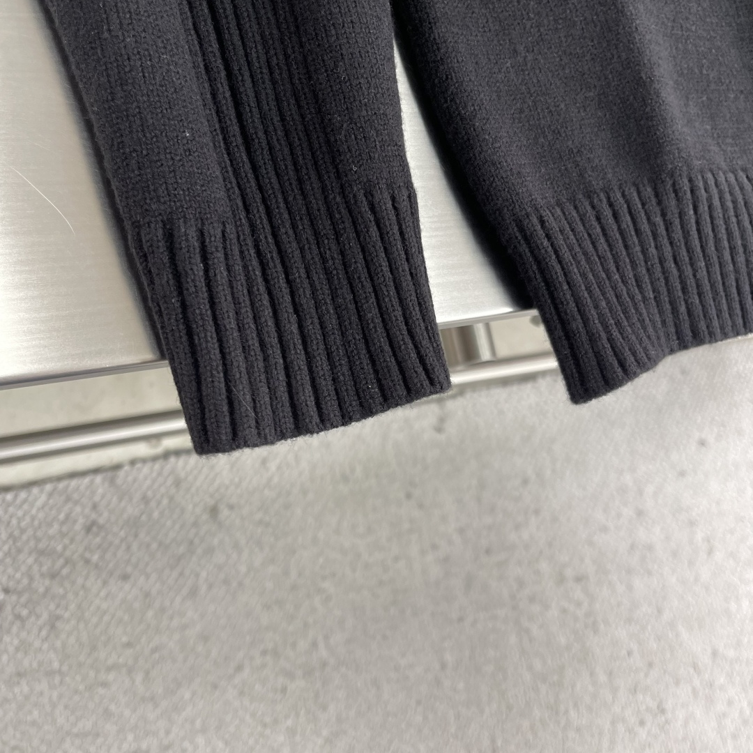 -LOEW 25fw新款毛衣，上身宽松。纱线采用细针织法，上身舒适，不挑身材 男女同款，秋冬毛衣，是今年