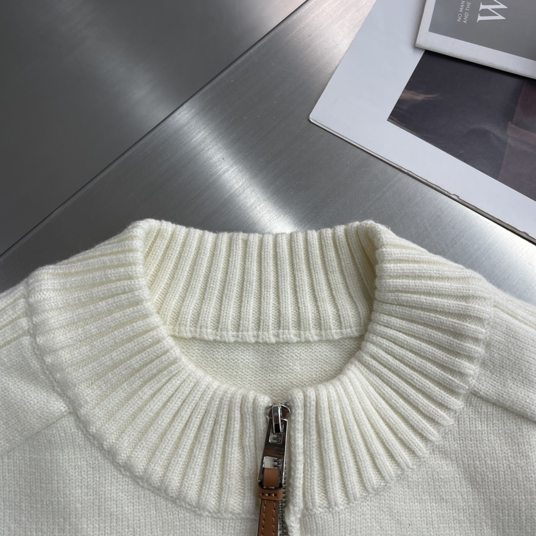 -LOEW 25fw新款毛衣，上身宽松。纱线采用细针织法，上身舒适，不挑身材 男女同款，秋冬毛衣，是今年