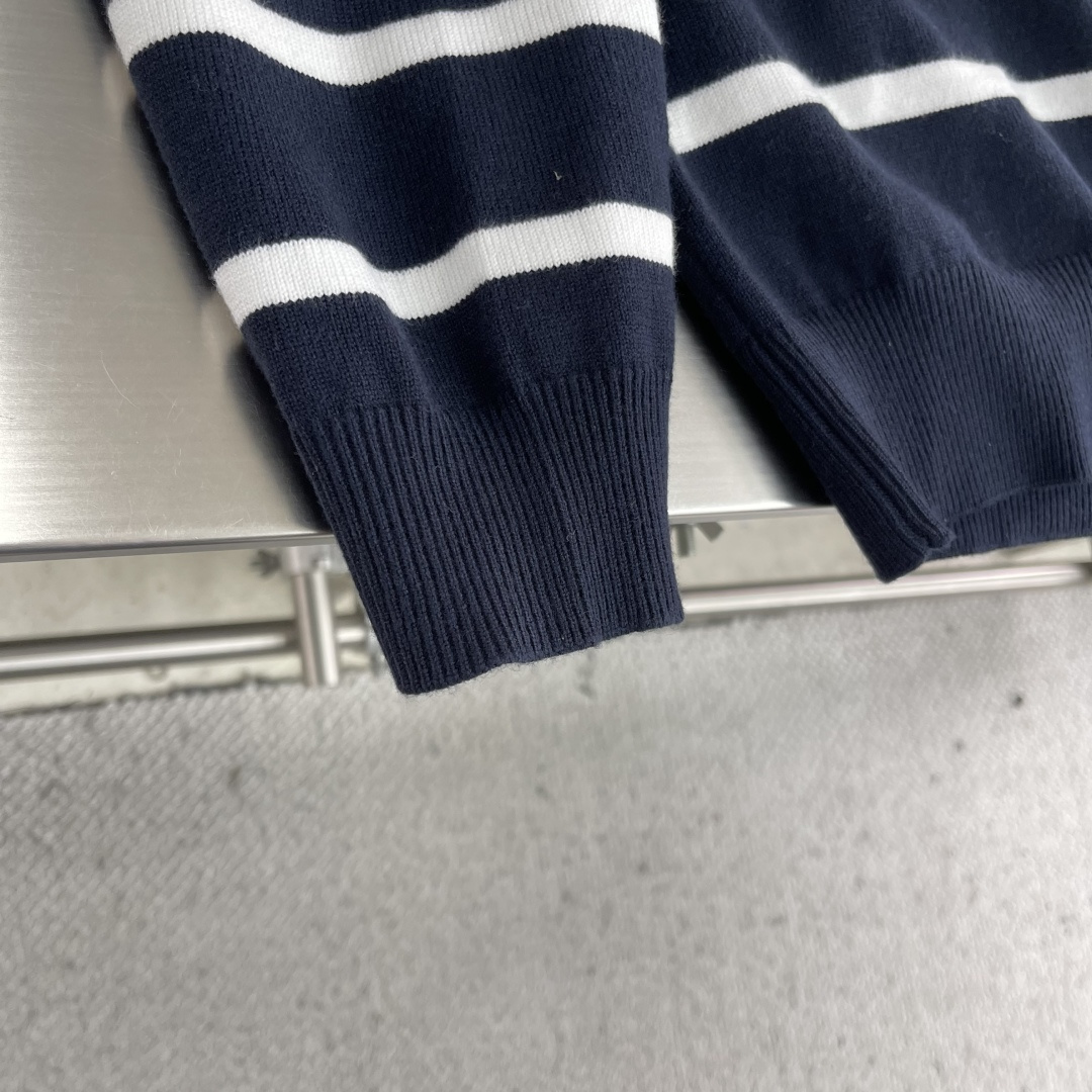 -PRAD 25fw新款毛衣，上身宽松。纱线采用细针织法，上身舒适，不挑身材 男女同款，秋冬毛衣，是今年