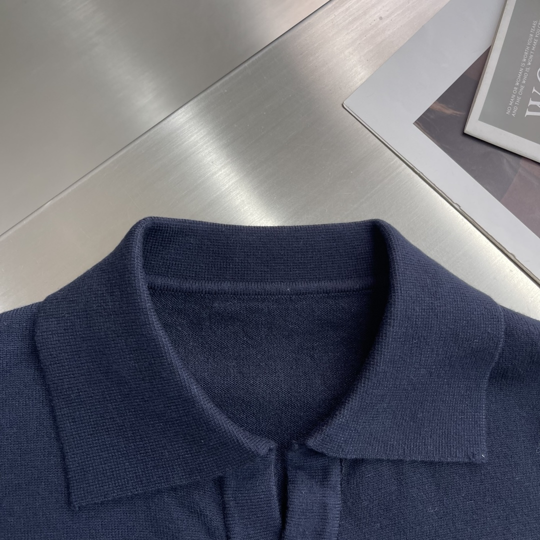 -PRAD 25fw新款毛衣，上身宽松。纱线采用细针织法，上身舒适，不挑身材 男女同款，秋冬毛衣，是今年