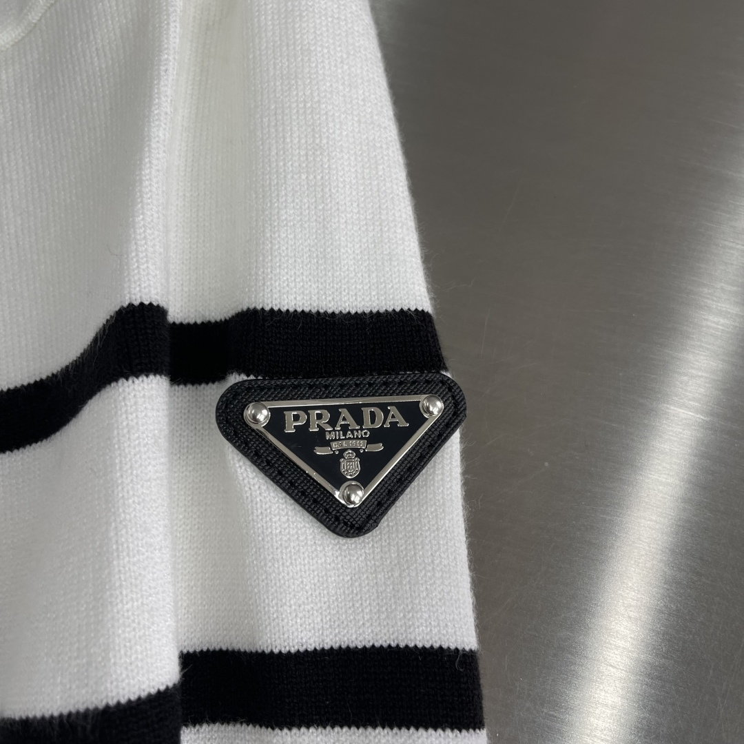 -PRAD 25fw新款毛衣，上身宽松。纱线采用细针织法，上身舒适，不挑身材 男女同款，秋冬毛衣，是今年