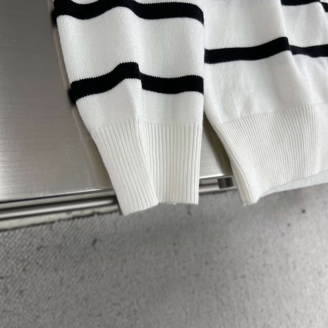 -PRAD 25fw新款毛衣，上身宽松。纱线采用细针织法，上身舒适，不挑身材 男女同款，秋冬毛衣，是今年