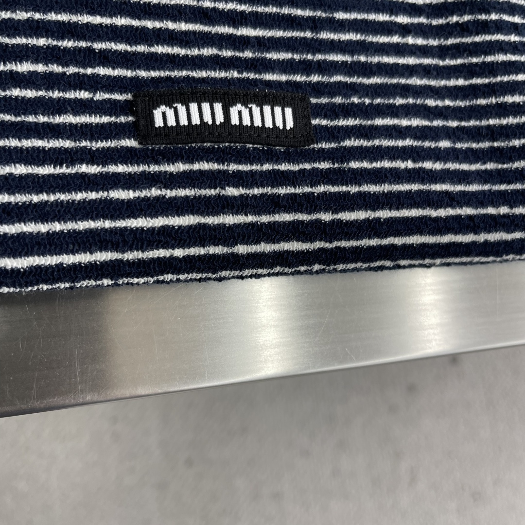 -miu miu 2025秋冬新款条纹长袖 爆款定制纯棉面料 重工洗水，面料舒适🈶️质感 码数：S-XX