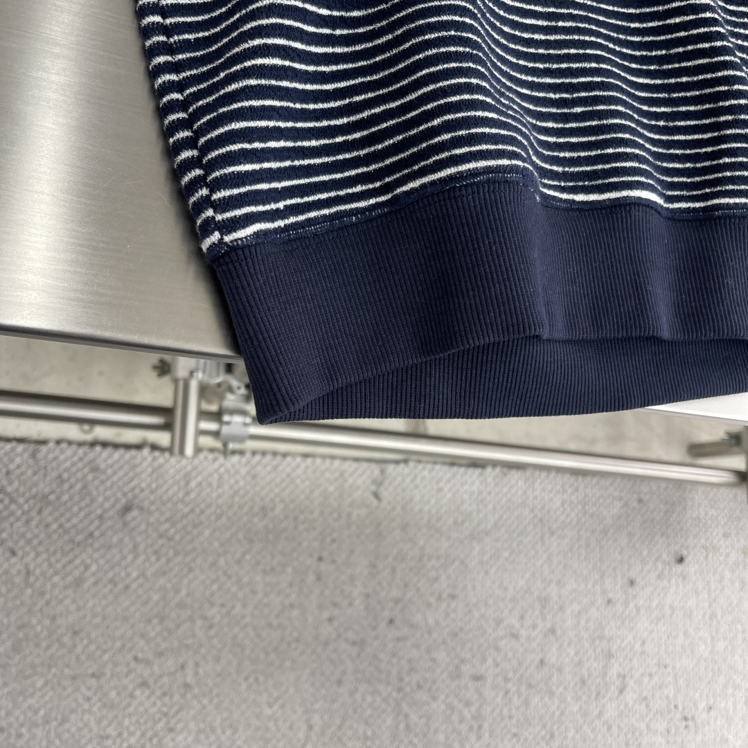 -miu miu 2025秋冬新款条纹长袖 爆款定制纯棉面料 重工洗水，面料舒适🈶️质感 码数：S-XX