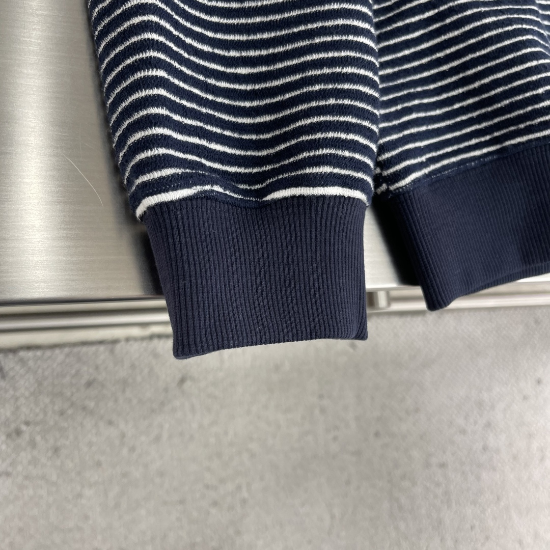 -miu miu 2025秋冬新款条纹长袖 爆款定制纯棉面料 重工洗水，面料舒适🈶️质感 码数：S-XX