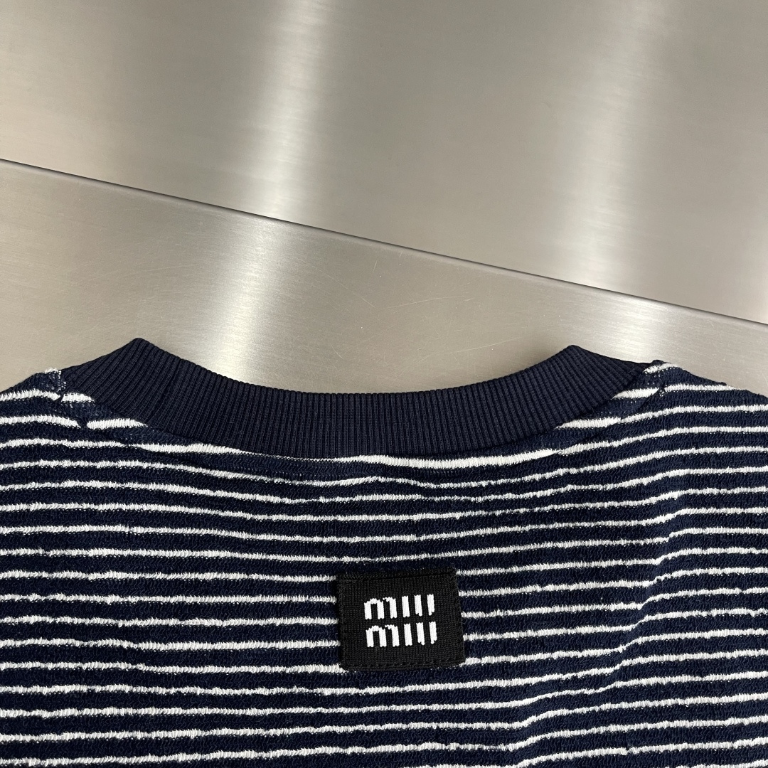 -miu miu 2025秋冬新款条纹长袖 爆款定制纯棉面料 重工洗水，面料舒适🈶️质感 码数：S-XX