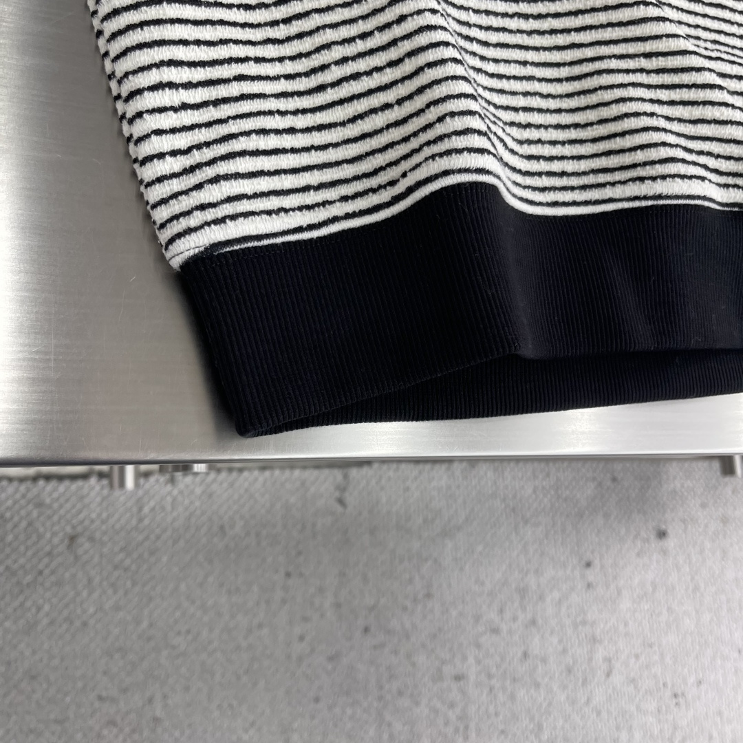 -miu miu 2025秋冬新款条纹长袖 爆款定制纯棉面料 重工洗水，面料舒适🈶️质感 码数：S-XX