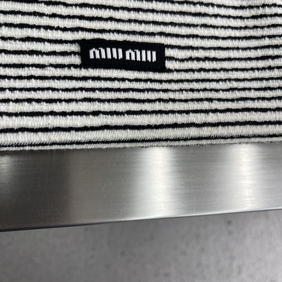 -miu miu 2025秋冬新款条纹长袖 爆款定制纯棉面料 重工洗水，面料舒适🈶️质感 码数：S-XX