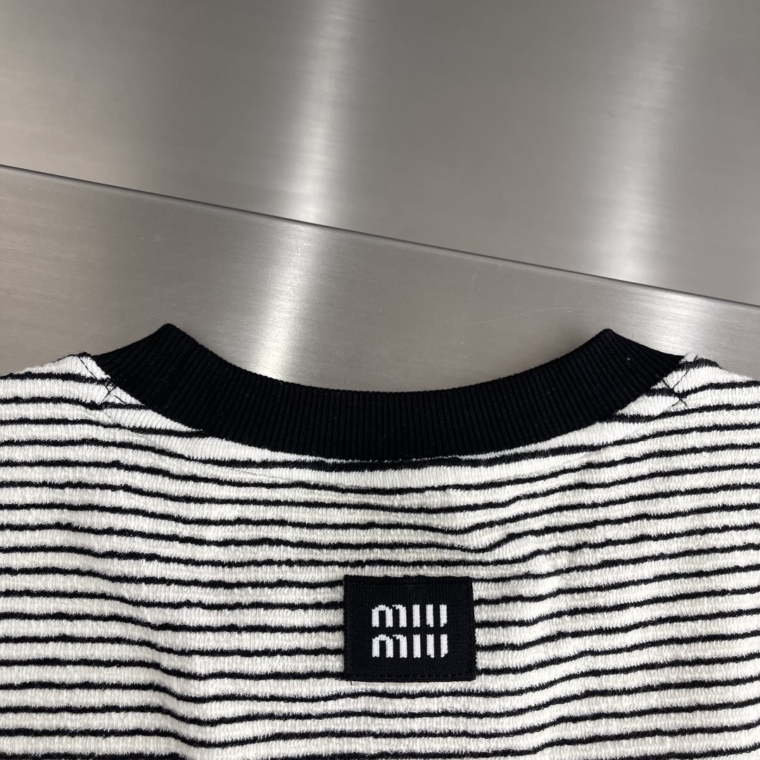 -miu miu 2025秋冬新款条纹长袖 爆款定制纯棉面料 重工洗水，面料舒适🈶️质感 码数：S-XX