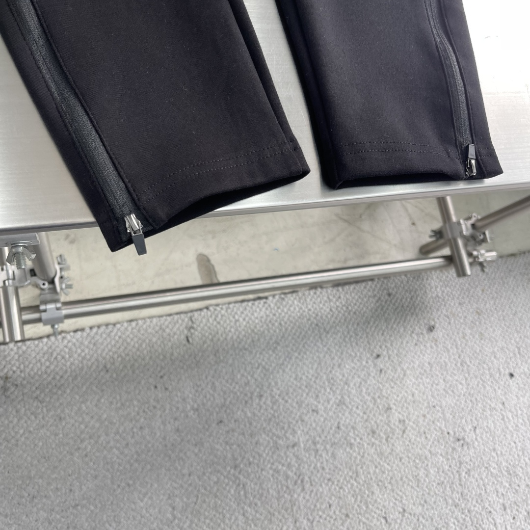 -🐦 鸟家 2025秋冬 男子 软壳冲锋卫裤鸟家户外运动休闲卫裤面料在纺织过程中加入经纬状分布的“筋络”