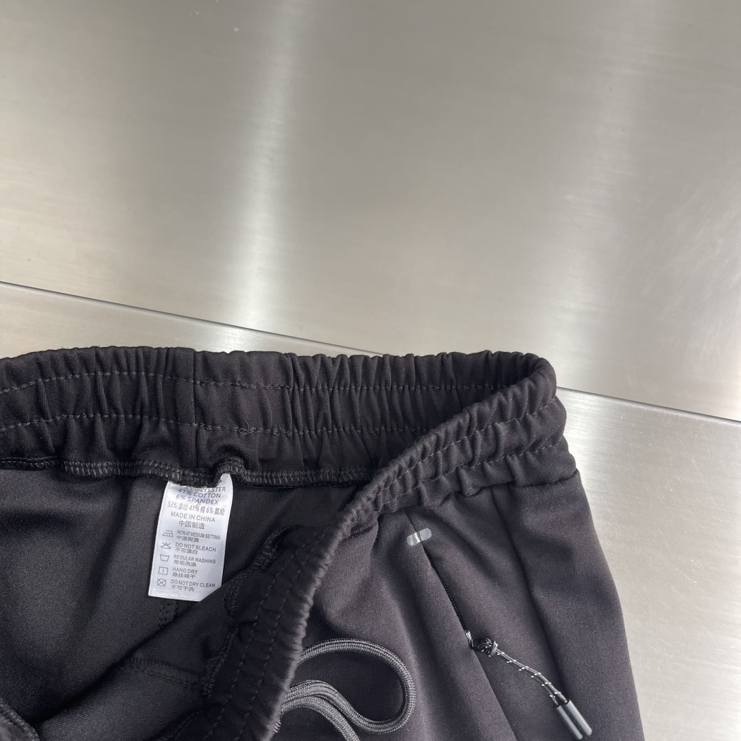 -🐦 鸟家 2025秋冬 男子 软壳冲锋卫裤鸟家户外运动休闲卫裤面料在纺织过程中加入经纬状分布的“筋络”