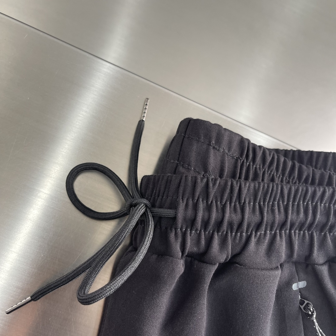 -🐦 鸟家 2025秋冬 男子 软壳冲锋卫裤鸟家户外运动休闲卫裤面料在纺织过程中加入经纬状分布的“筋络”