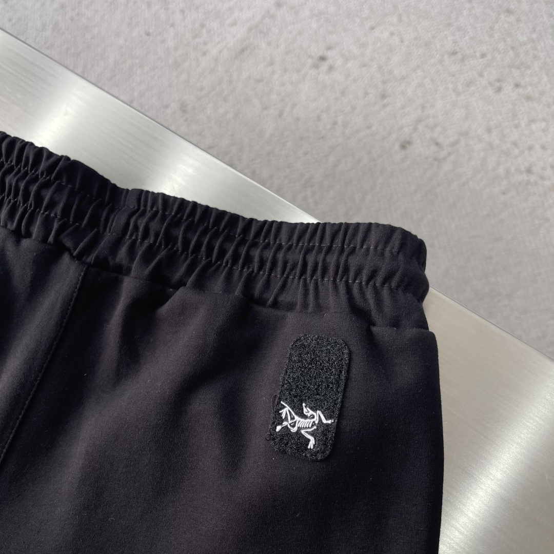 -🐦 鸟家 2025秋冬 男子 软壳冲锋卫裤鸟家户外运动休闲卫裤面料在纺织过程中加入经纬状分布的“筋络”