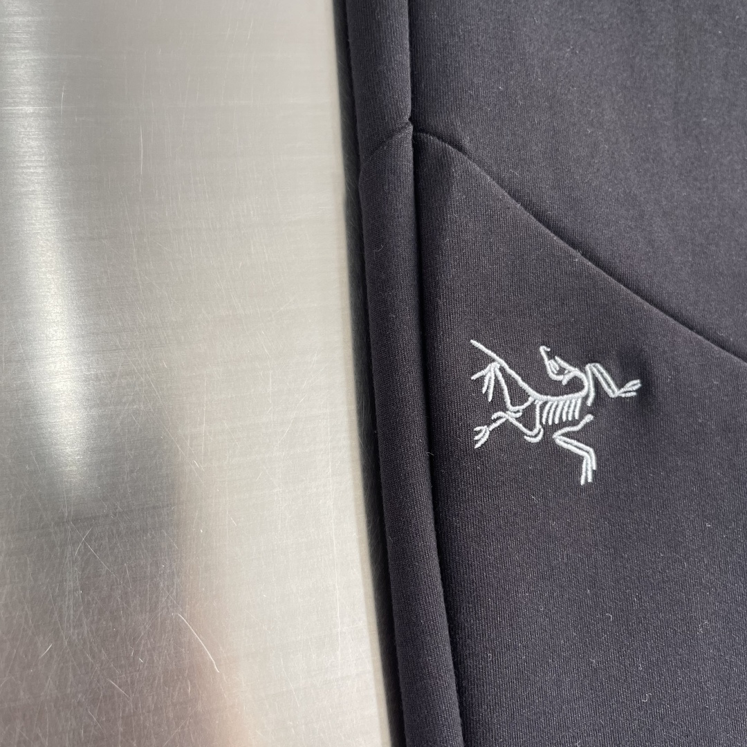 -🐦 鸟家 2025秋冬 男子 软壳冲锋卫裤鸟家户外运动休闲卫裤面料在纺织过程中加入经纬状分布的“筋络”