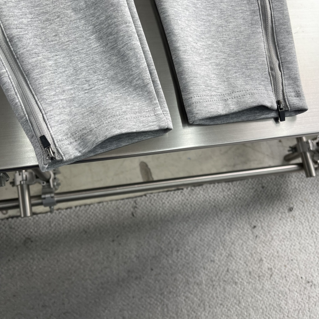 -🐦 鸟家 2025秋冬 男子 软壳冲锋卫裤鸟家户外运动休闲卫裤面料在纺织过程中加入经纬状分布的“筋络”