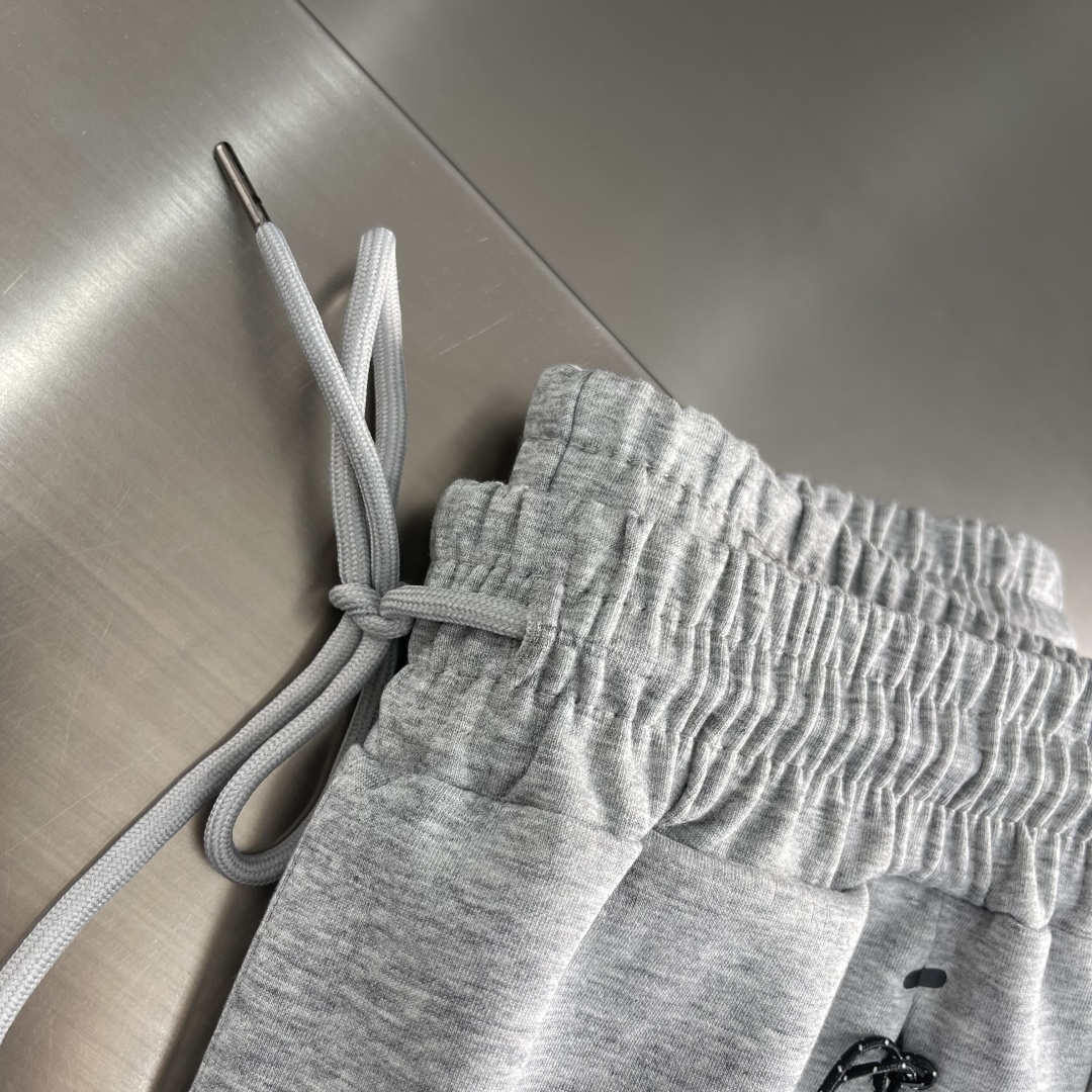 -🐦 鸟家 2025秋冬 男子 软壳冲锋卫裤鸟家户外运动休闲卫裤面料在纺织过程中加入经纬状分布的“筋络”