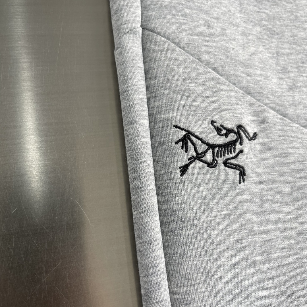 -🐦 鸟家 2025秋冬 男子 软壳冲锋卫裤鸟家户外运动休闲卫裤面料在纺织过程中加入经纬状分布的“筋络”