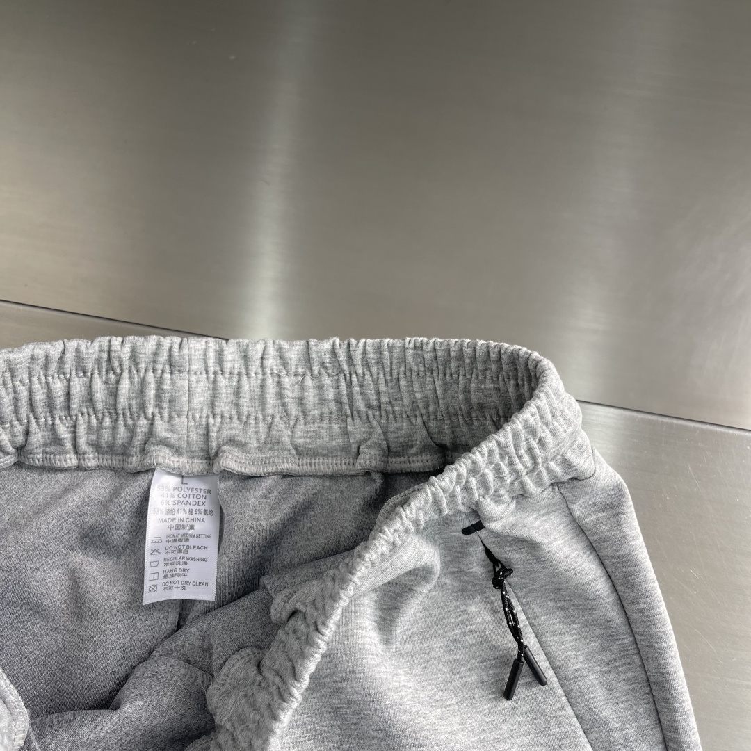 -🐦 鸟家 2025秋冬 男子 软壳冲锋卫裤鸟家户外运动休闲卫裤面料在纺织过程中加入经纬状分布的“筋络”