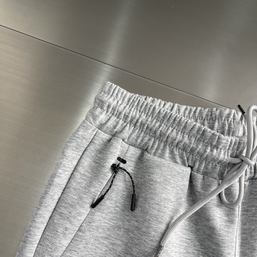 -🐦 鸟家 2025秋冬 男子 软壳冲锋卫裤鸟家户外运动休闲卫裤面料在纺织过程中加入经纬状分布的“筋络”