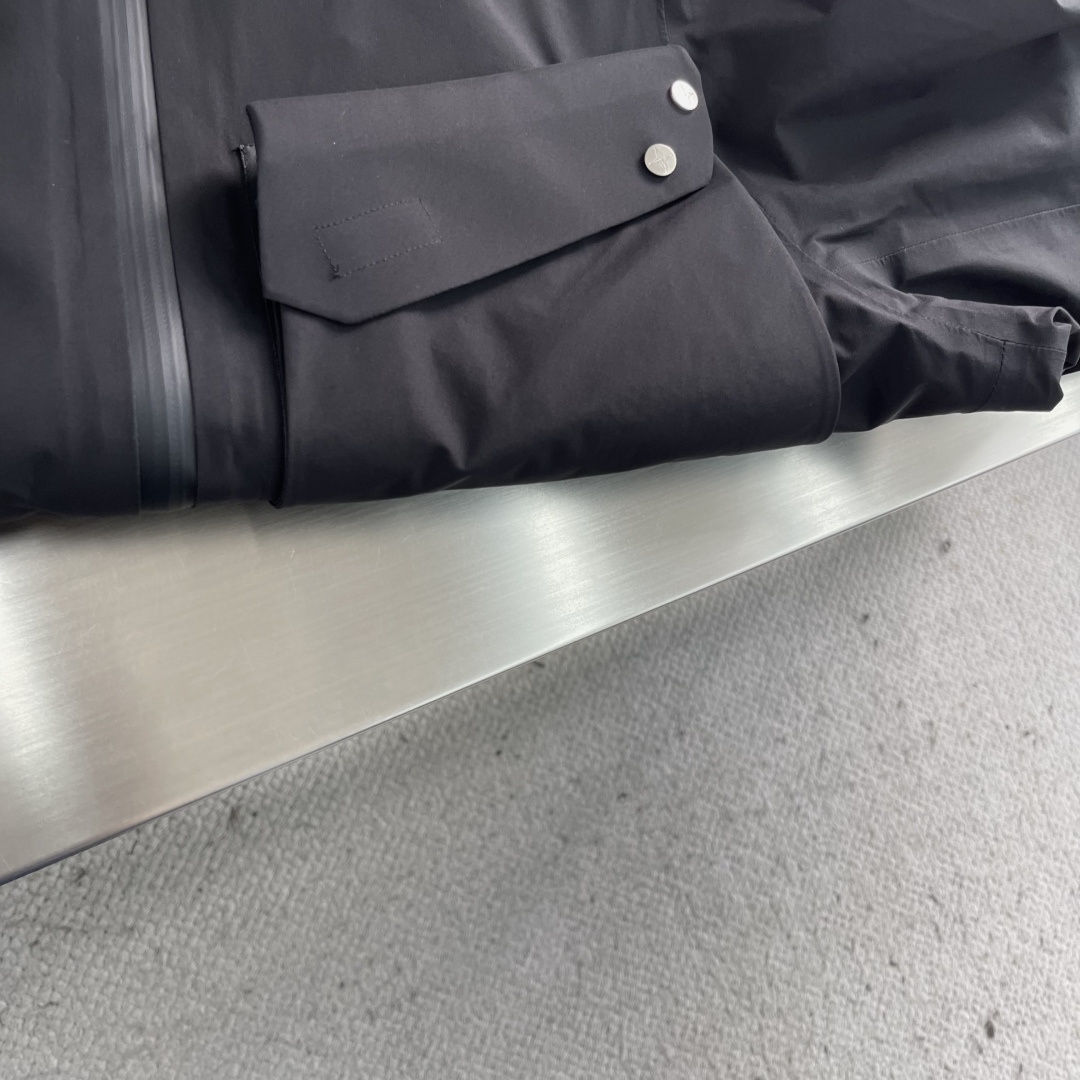 -Stone Island 日本东丽专利防水纤维可拆卸口袋全压胶连帽冲锋衣岛家的高端支线Stellina