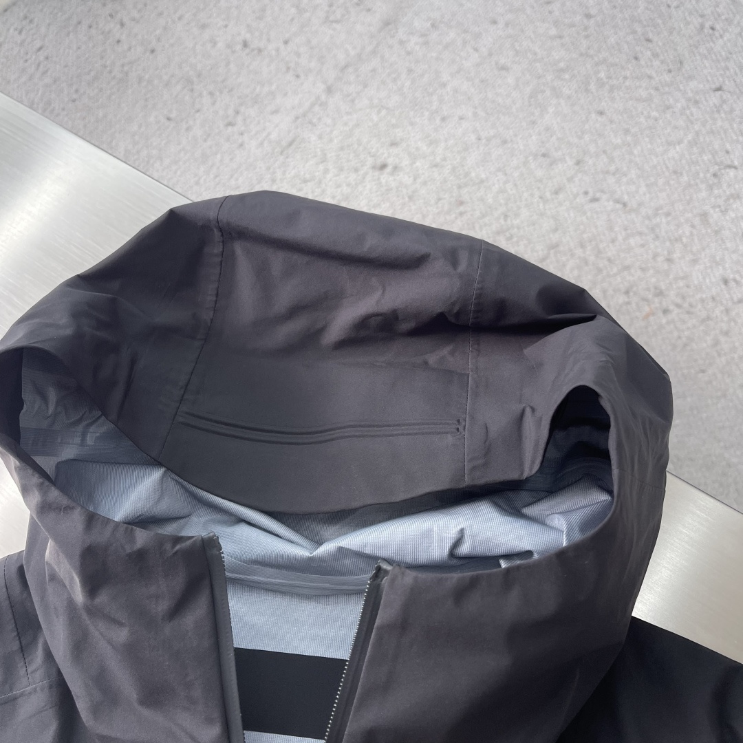 -Stone Island 日本东丽专利防水纤维可拆卸口袋全压胶连帽冲锋衣岛家的高端支线Stellina