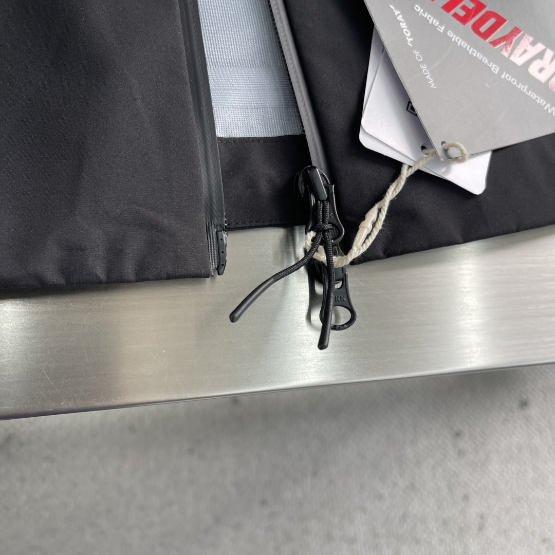 -Stone Island 日本东丽专利防水纤维可拆卸口袋全压胶连帽冲锋衣岛家的高端支线Stellina