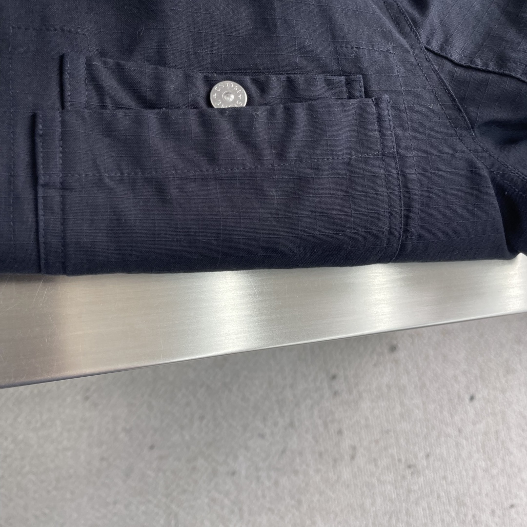 -Stone Island 复杂的工艺，考究的细节。井字纹日本产户外棉布…同步最新工装系Stone 石头