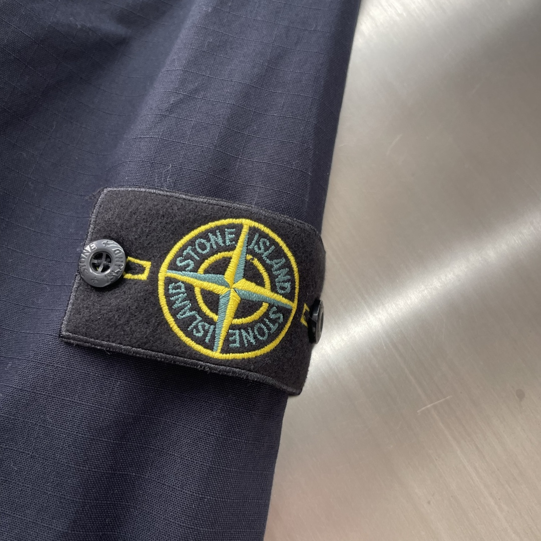 -Stone Island 复杂的工艺，考究的细节。井字纹日本产户外棉布…同步最新工装系Stone 石头