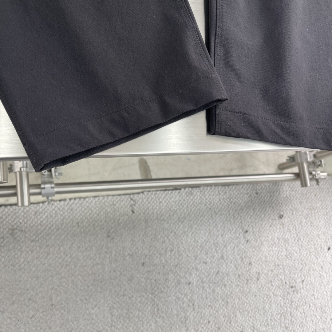 -Balmai* 巴尔曼 商务休闲必备，。细节拉满，工装侧边拉链。膝盖立体设计。 这款户外+商务版型。裁