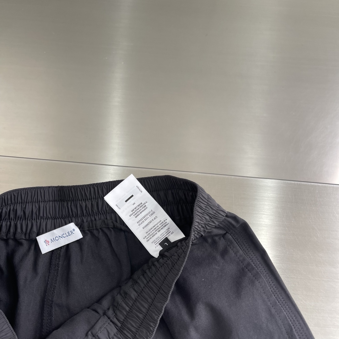 -mon 户外和工装的极致搭配， 品质做到顶，国内没几个！！！做工很复杂细节超牛逼….mon法系户外工装