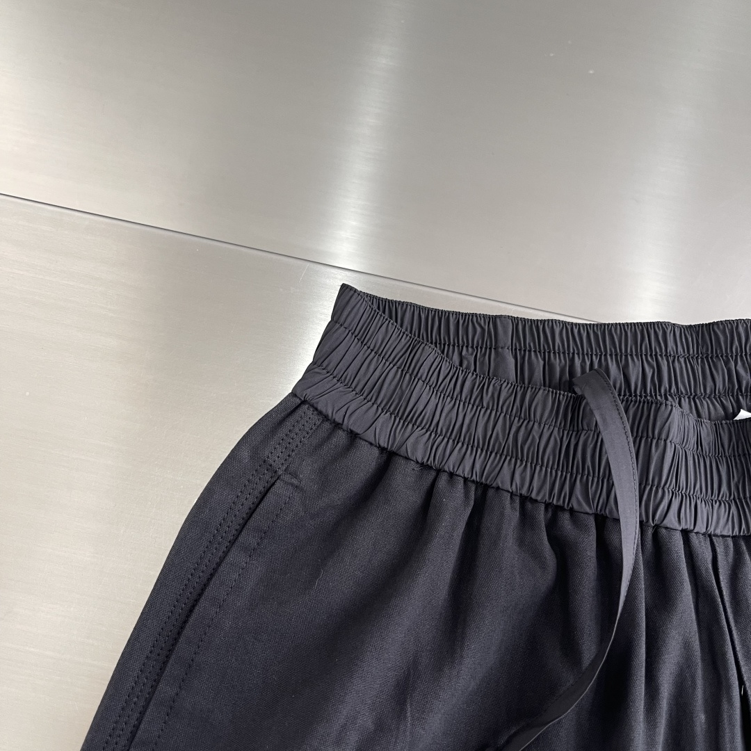 -mon 户外和工装的极致搭配， 品质做到顶，国内没几个！！！做工很复杂细节超牛逼….mon法系户外工装