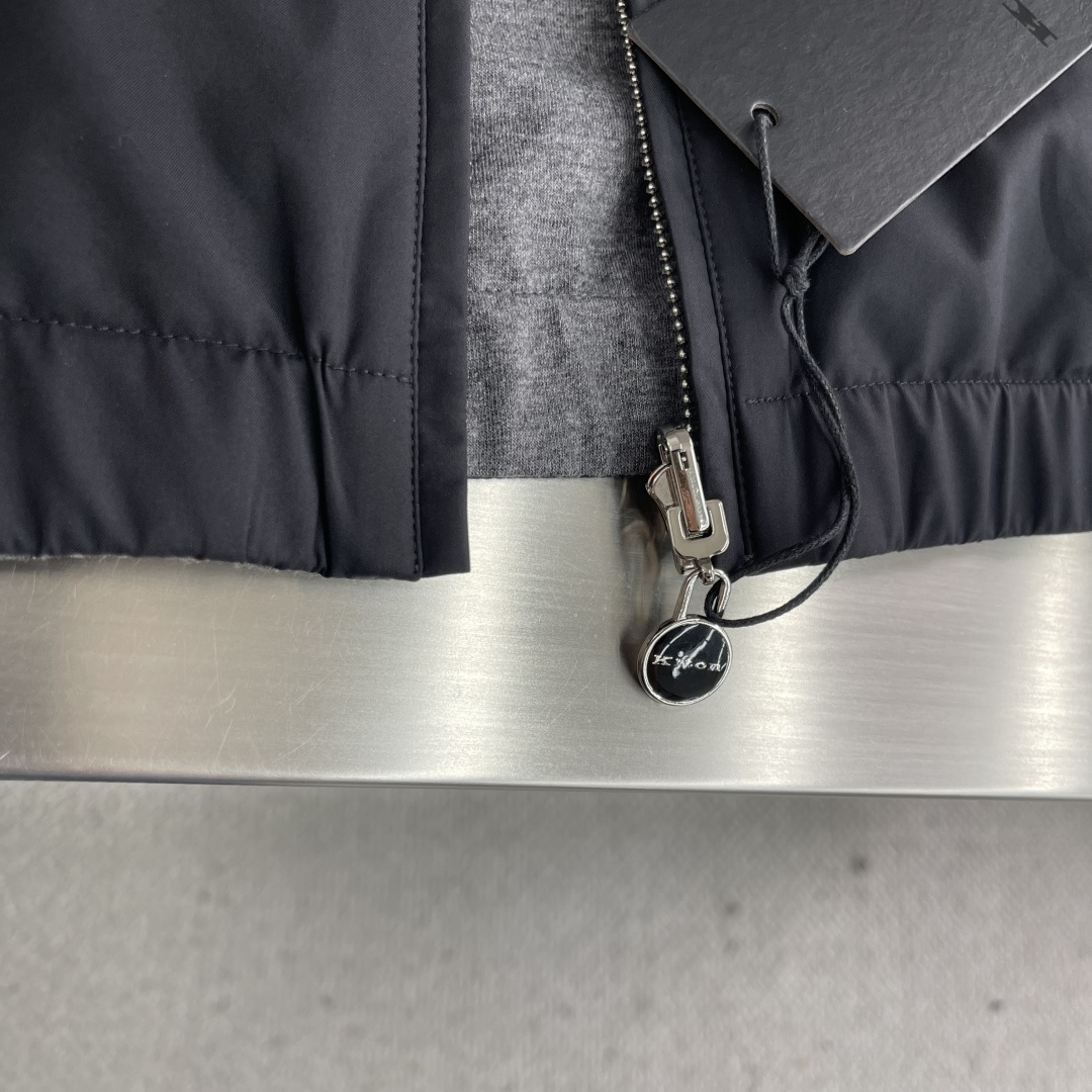 -Kiton 拉链双面穿立领外套材质 面料 聚酯纤维 里料 羊绒 聚酯纤维尺码：48-56 48胸围11