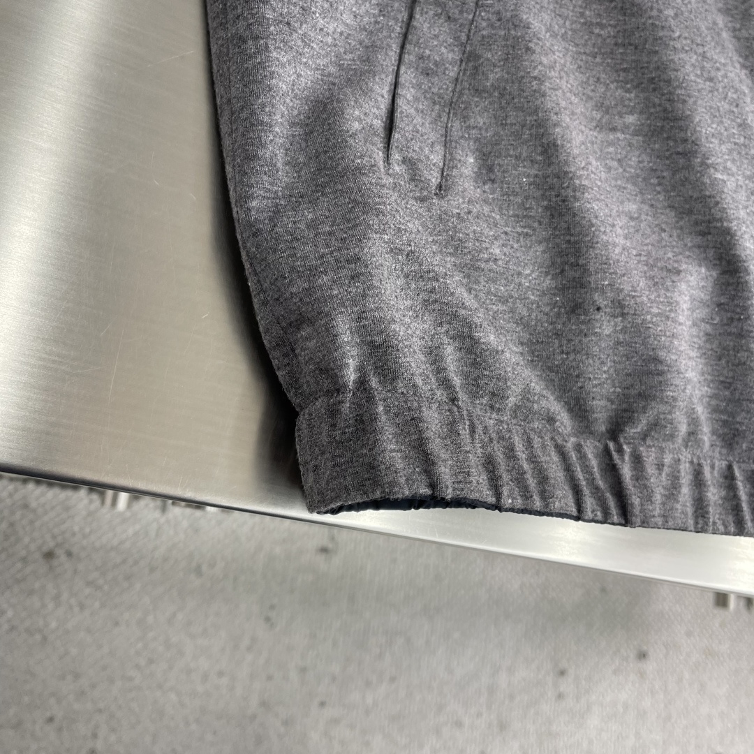 -Kiton 拉链双面穿立领外套材质 面料 聚酯纤维 里料 羊绒 聚酯纤维尺码：48-56 48胸围11