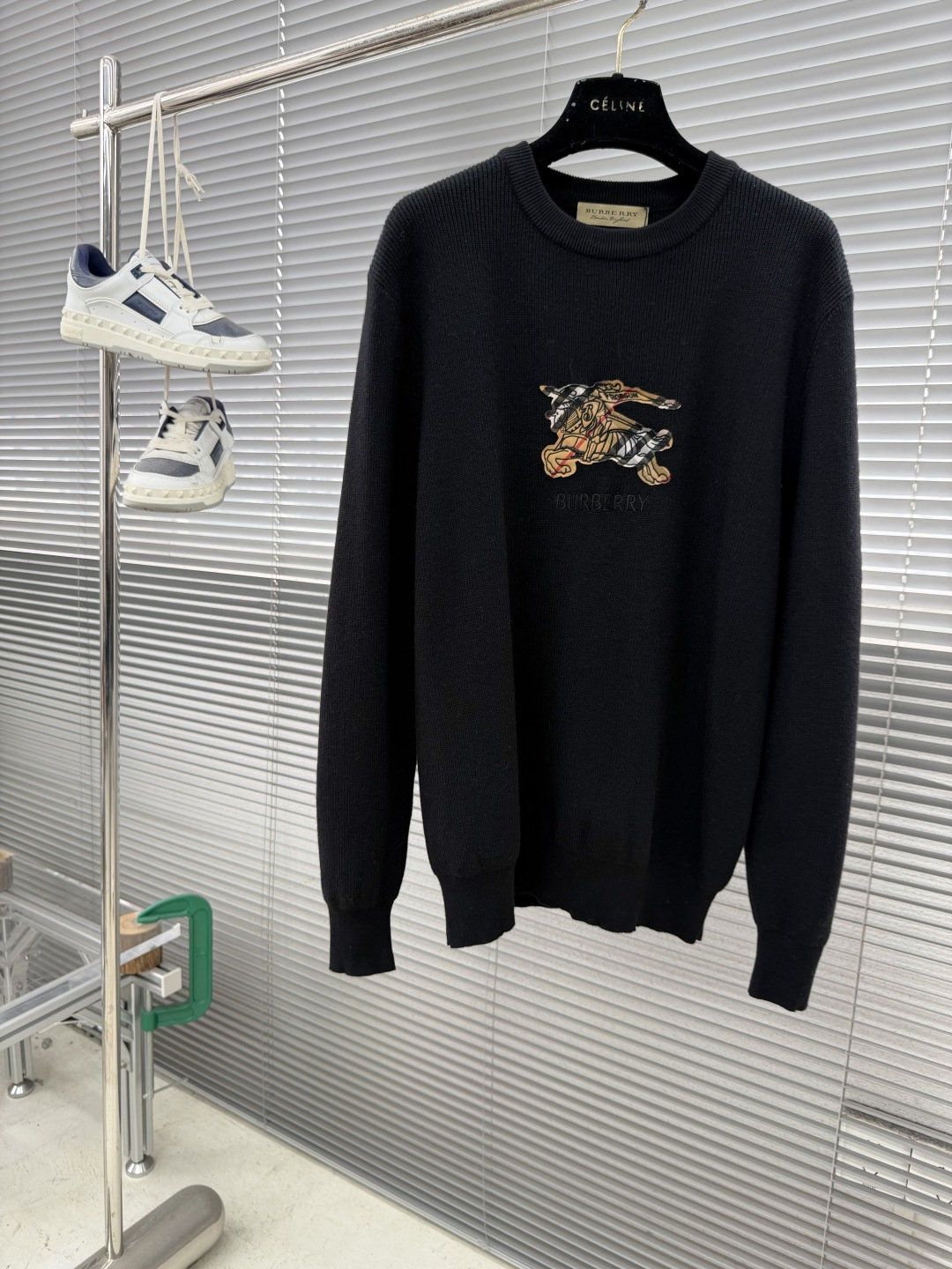 -BBR 2025aw秋冬新款圆领指针衫。采用羊毛混纺针织衫加厚毛衣，精致简洁大方logo点缀设计 没有