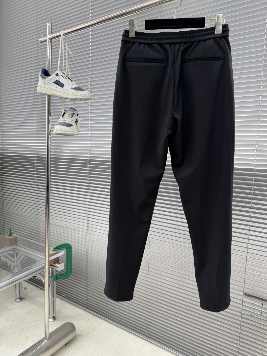 -BC 抽绳复合棉加绒卫衣休闲运动裤松紧腰带的设计，舒适与便捷的完美结合。无需再为挑选合适腰围的裤子而烦